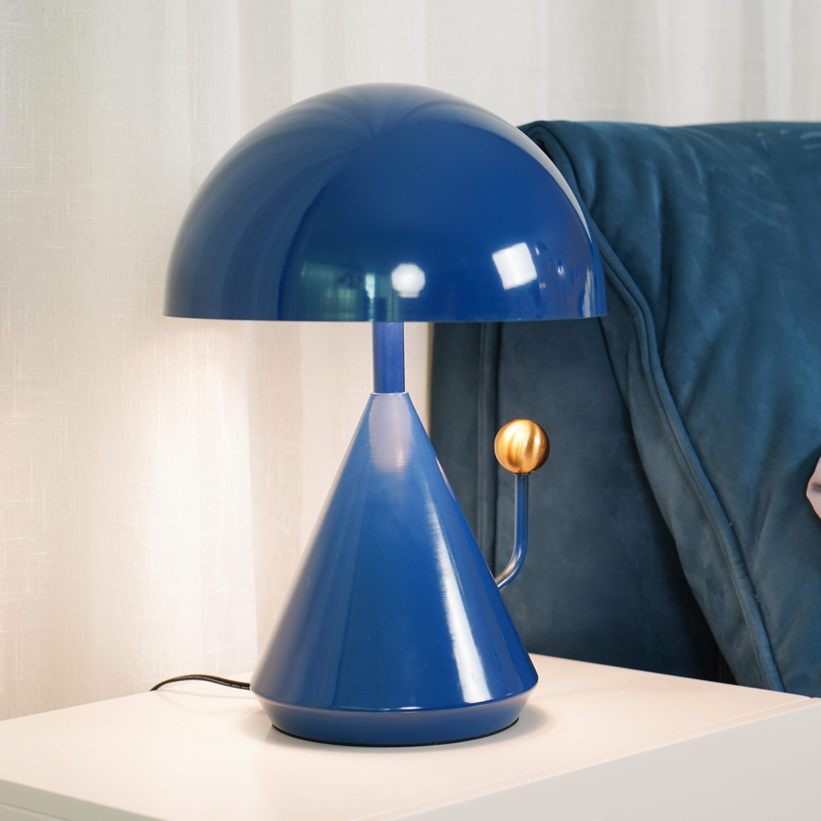 Bella Modern Table lamp