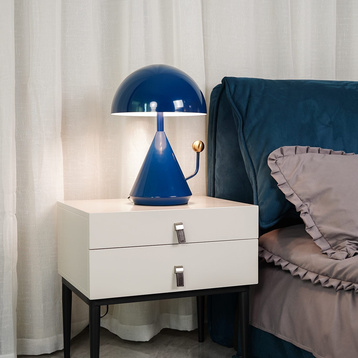 Bella Modern Table lamp
