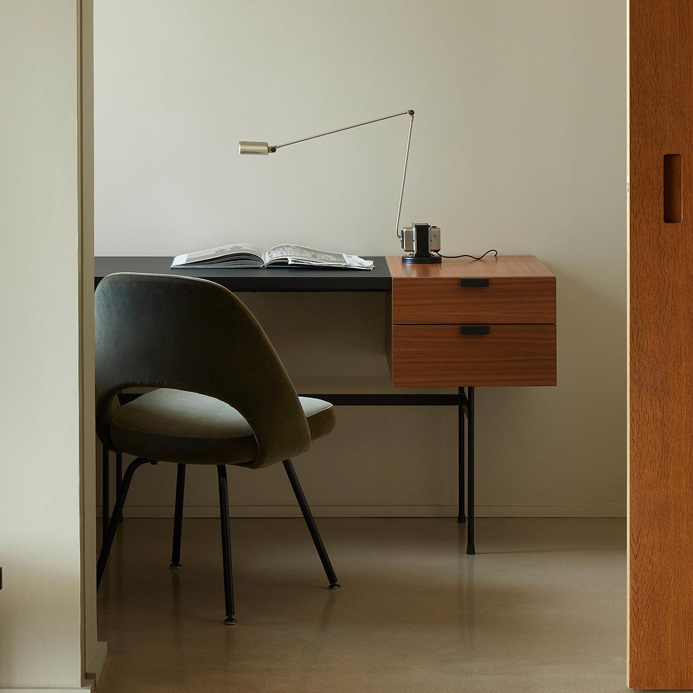 Orvyn Minimalist Table Lamp