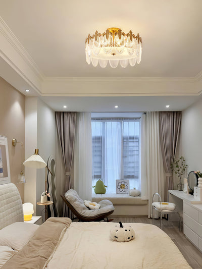 Eirisena Chandelier Glass Petals Gold Frame Round