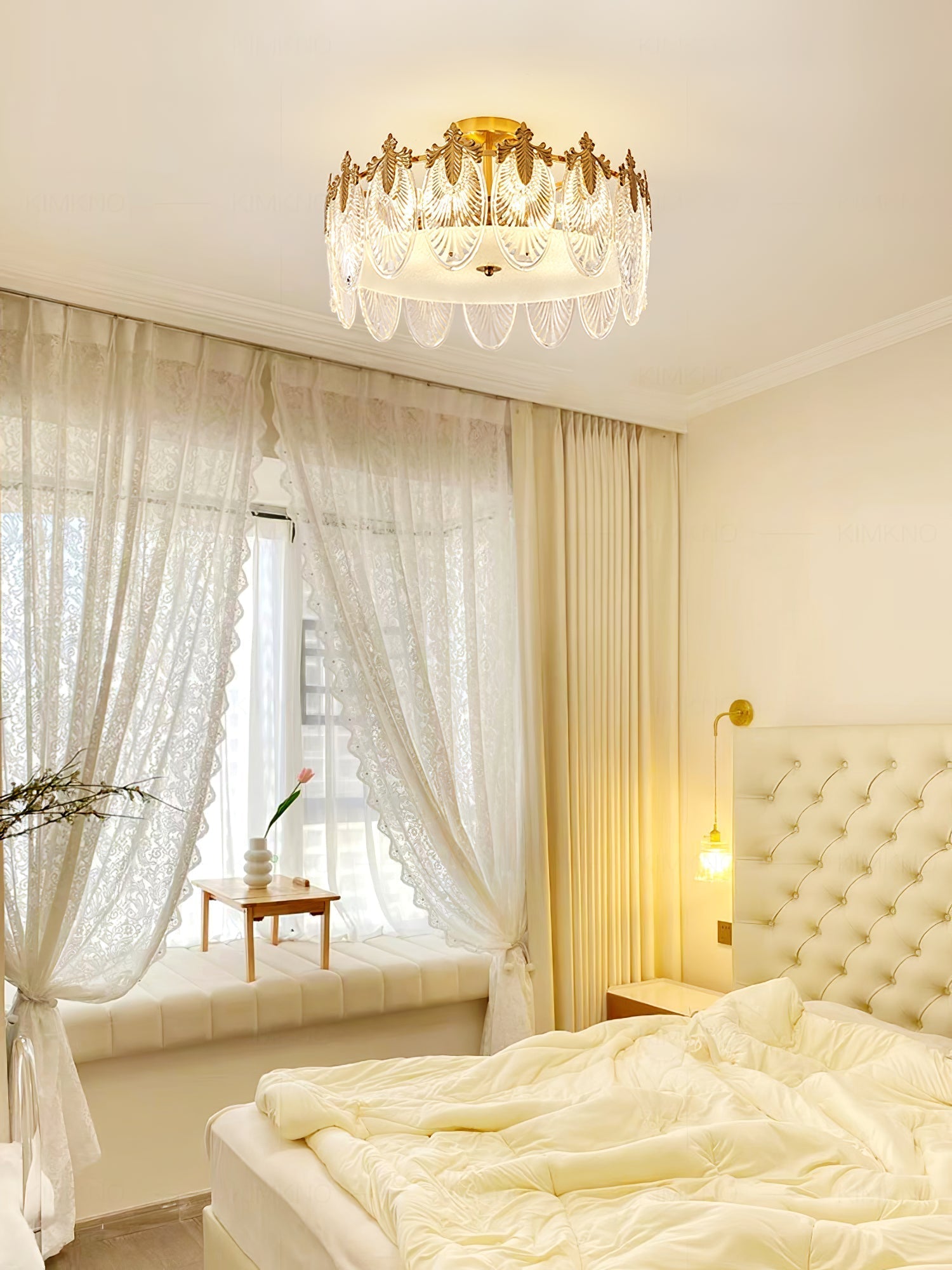 Eirisena Chandelier Glass Petals Gold Frame Round