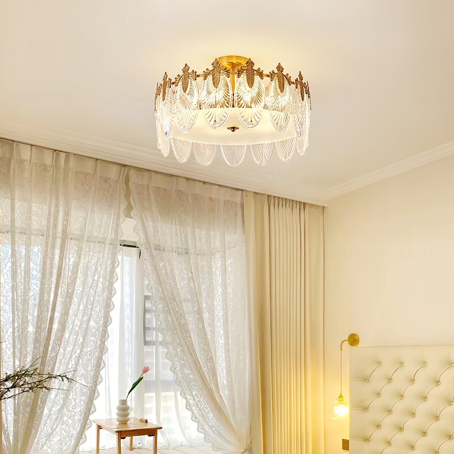 Eirisena Chandelier Glass Petals Gold Frame Round