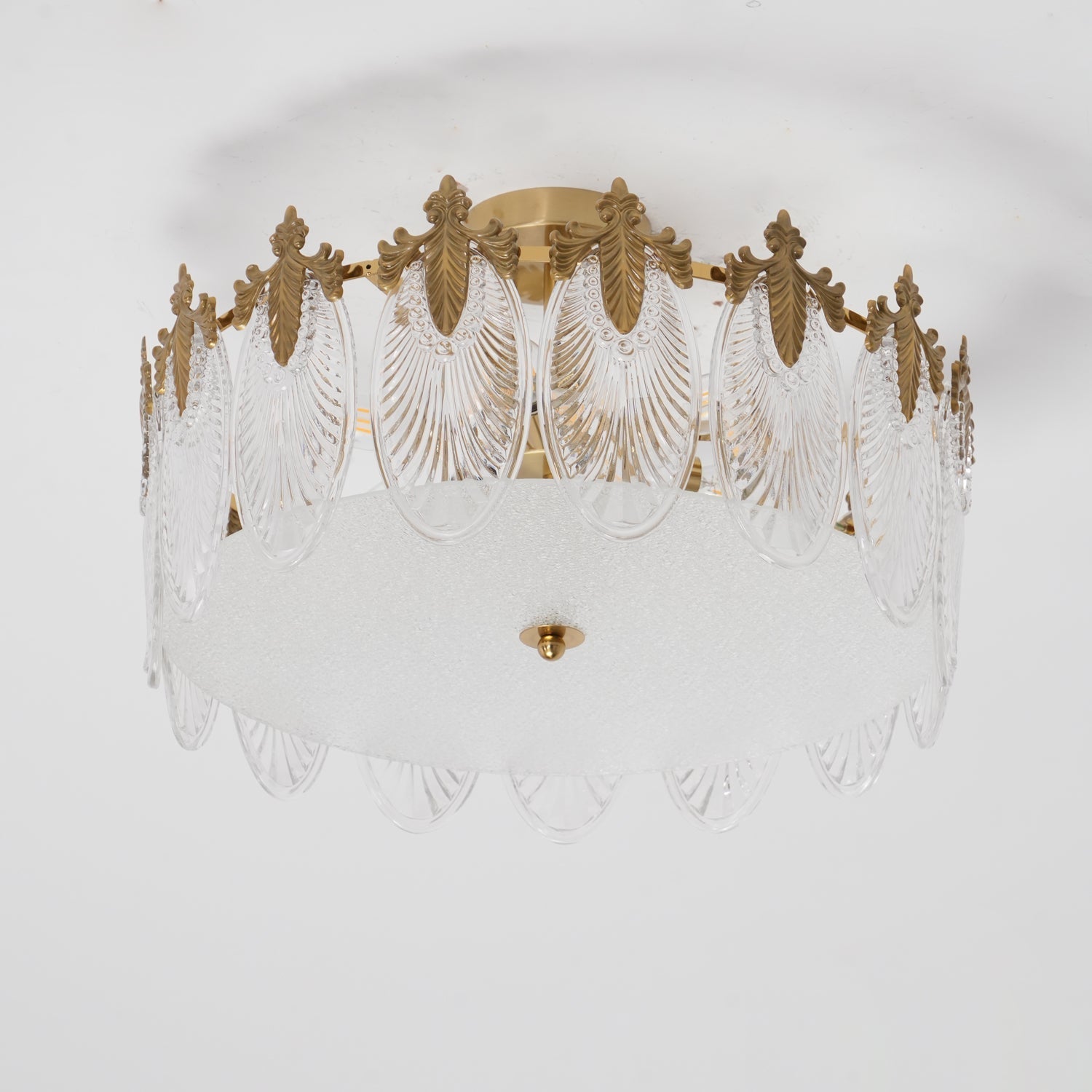 Eirisena Chandelier Glass Petals Gold Frame Round