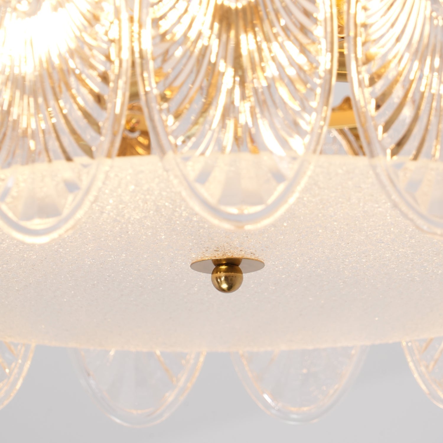 Eirisena Chandelier Glass Petals Gold Frame Round