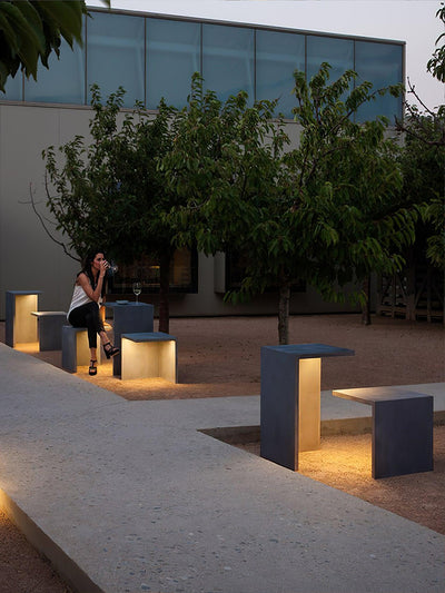 Feriora Modern Steel Table Light