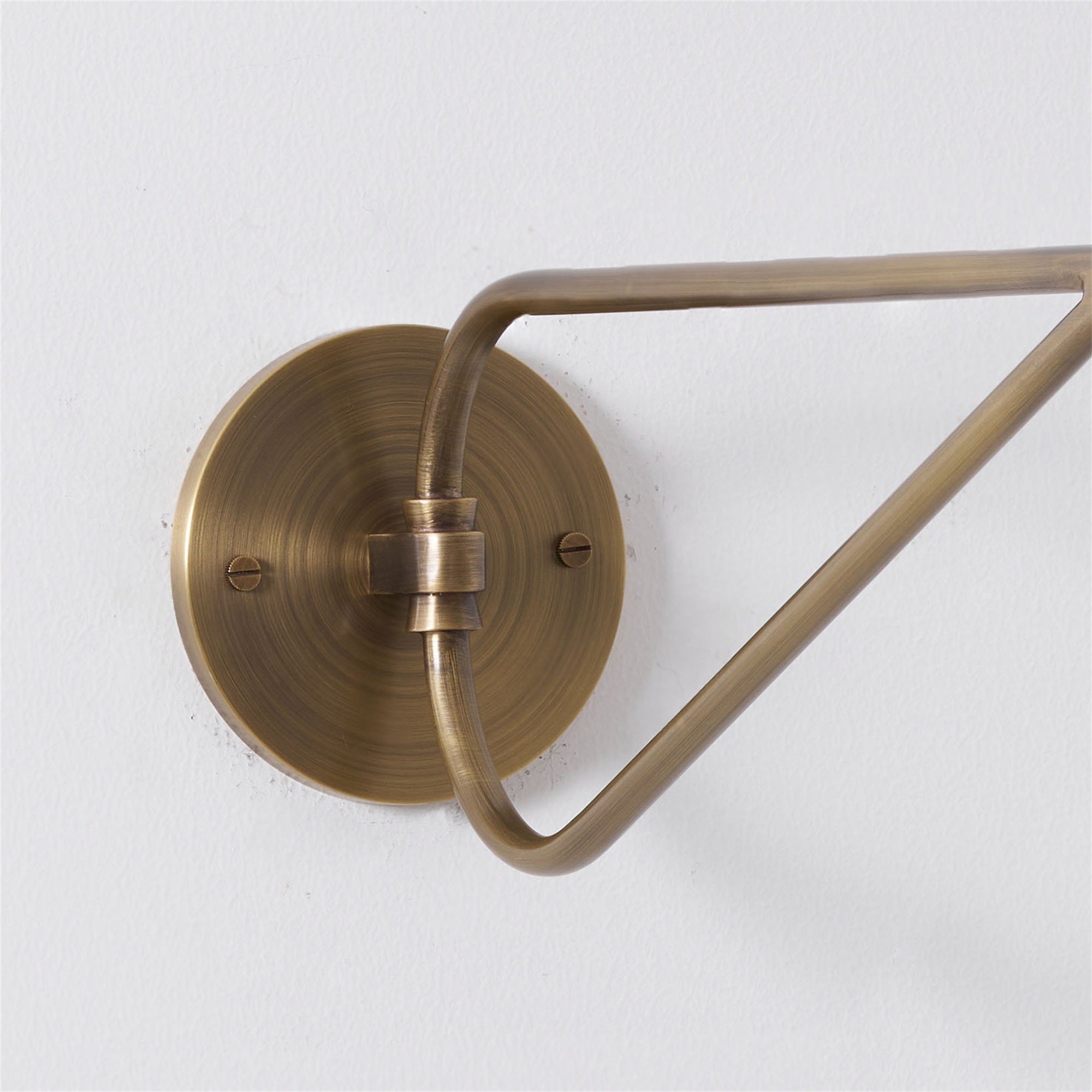 Avenieria Wall Lamp