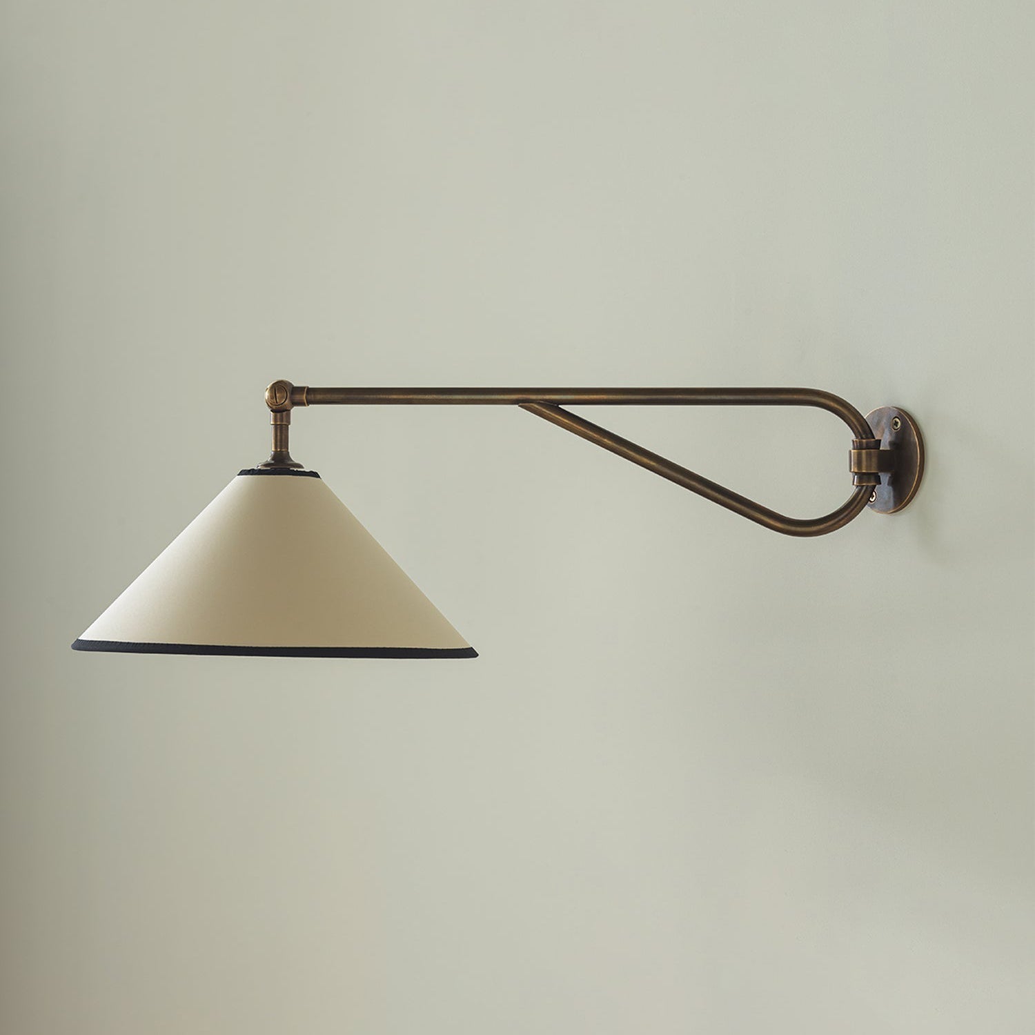 Avenieria Wall Lamp