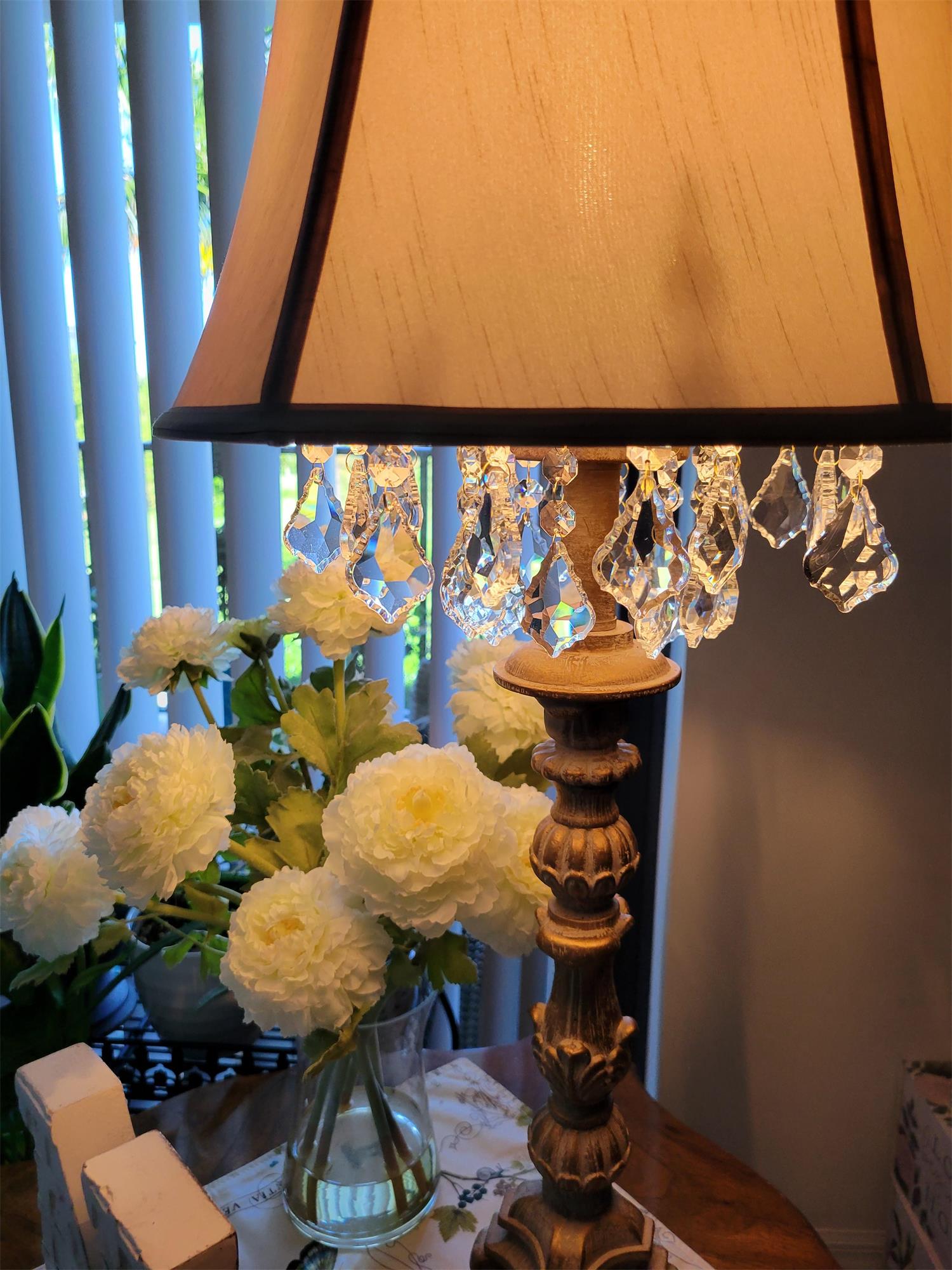 Avenenette Table Lamp