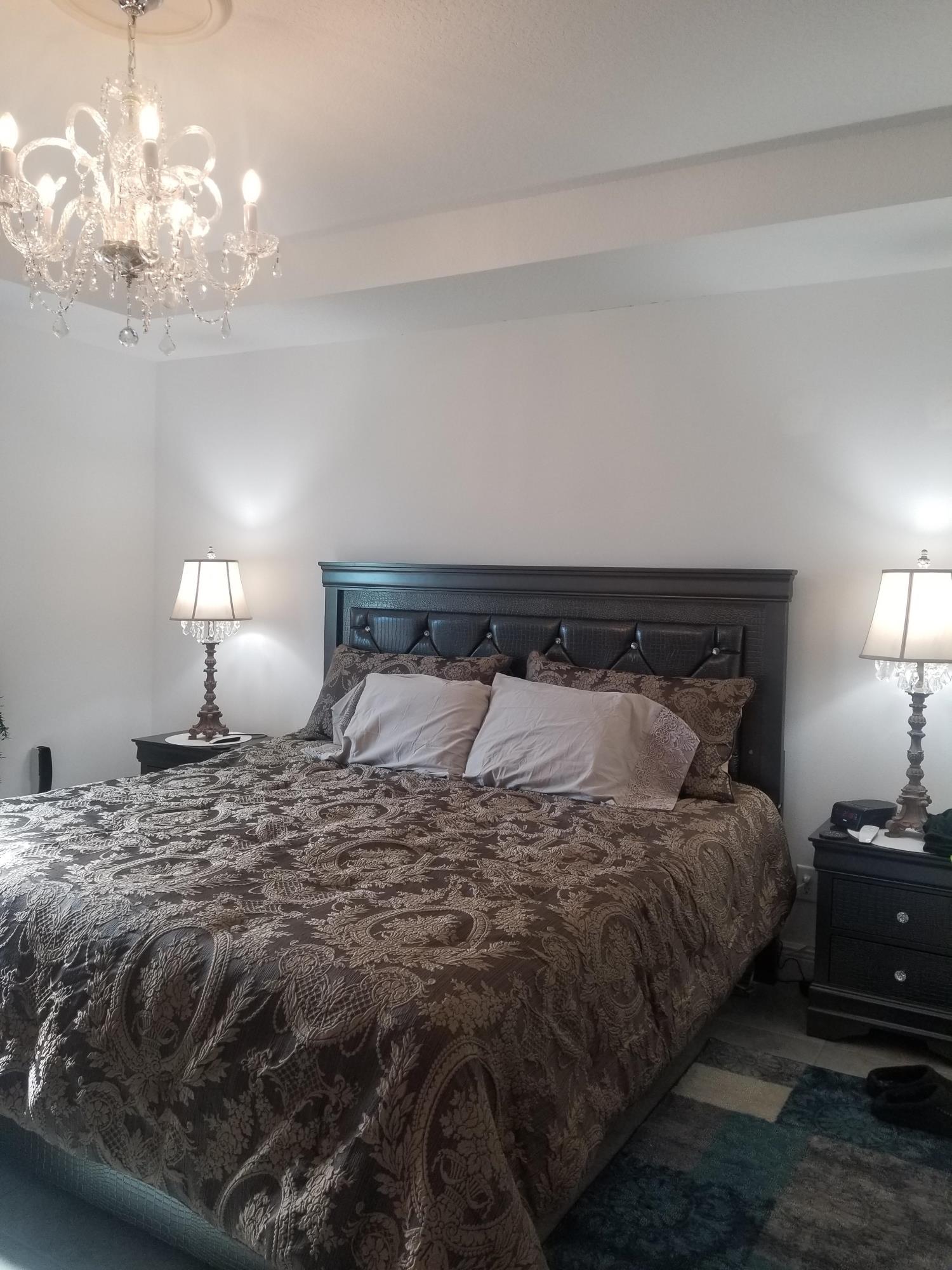 Avenenette Table Lamp