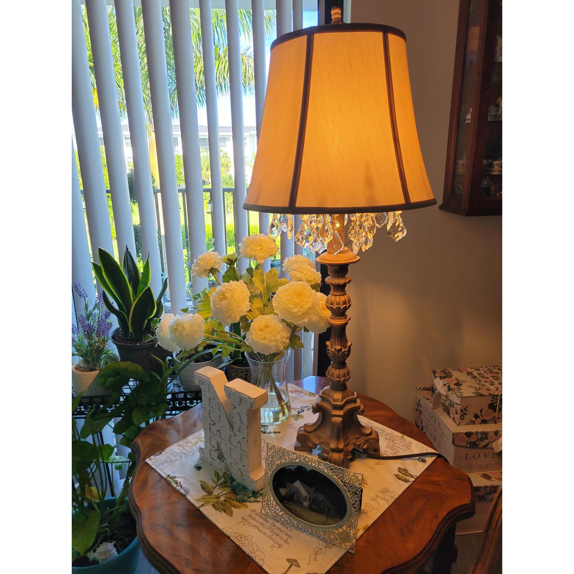 Avenenette Table Lamp