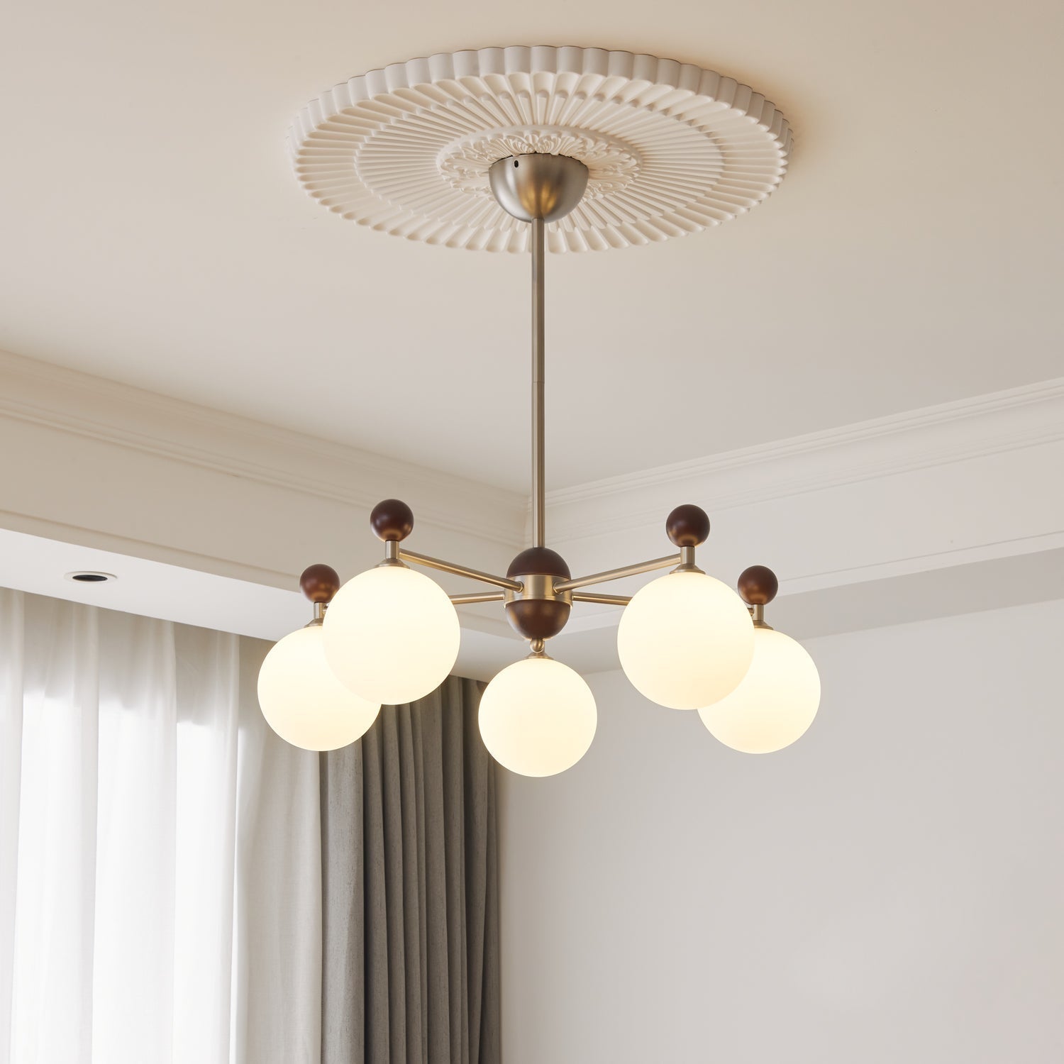 Cimirora Traditional Elegance Wood Glass Chandelier