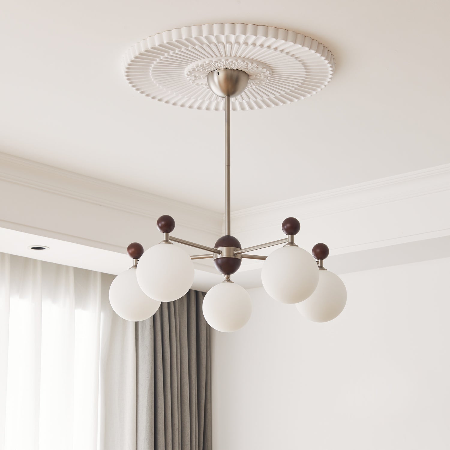 Cimirora Traditional Elegance Wood Glass Chandelier