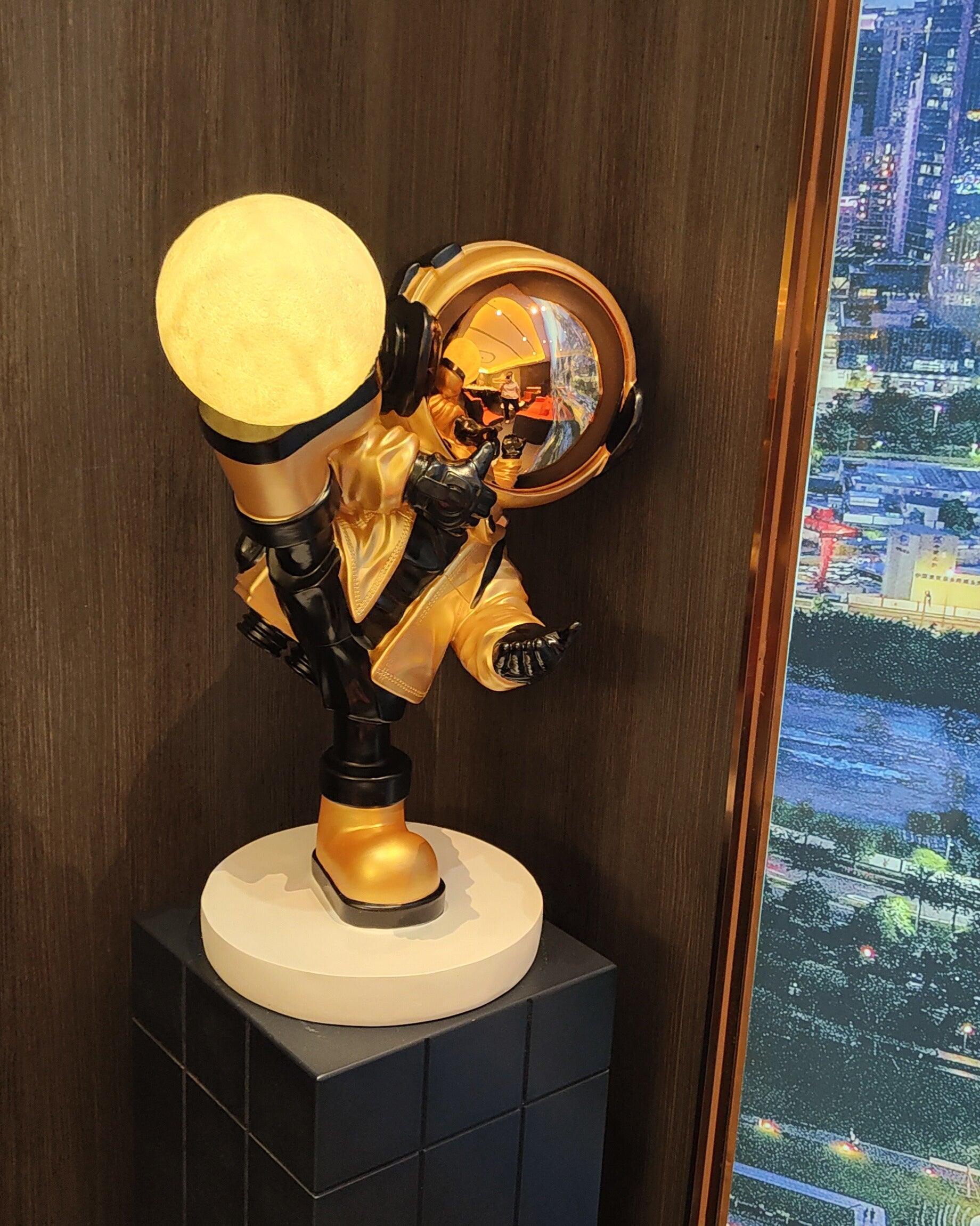 Arloril Astronaut Figurine Table Lamp