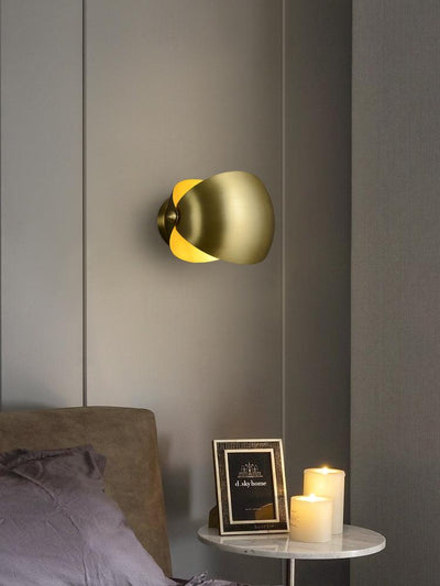 Casirette Elegant Brass Wall Lamp