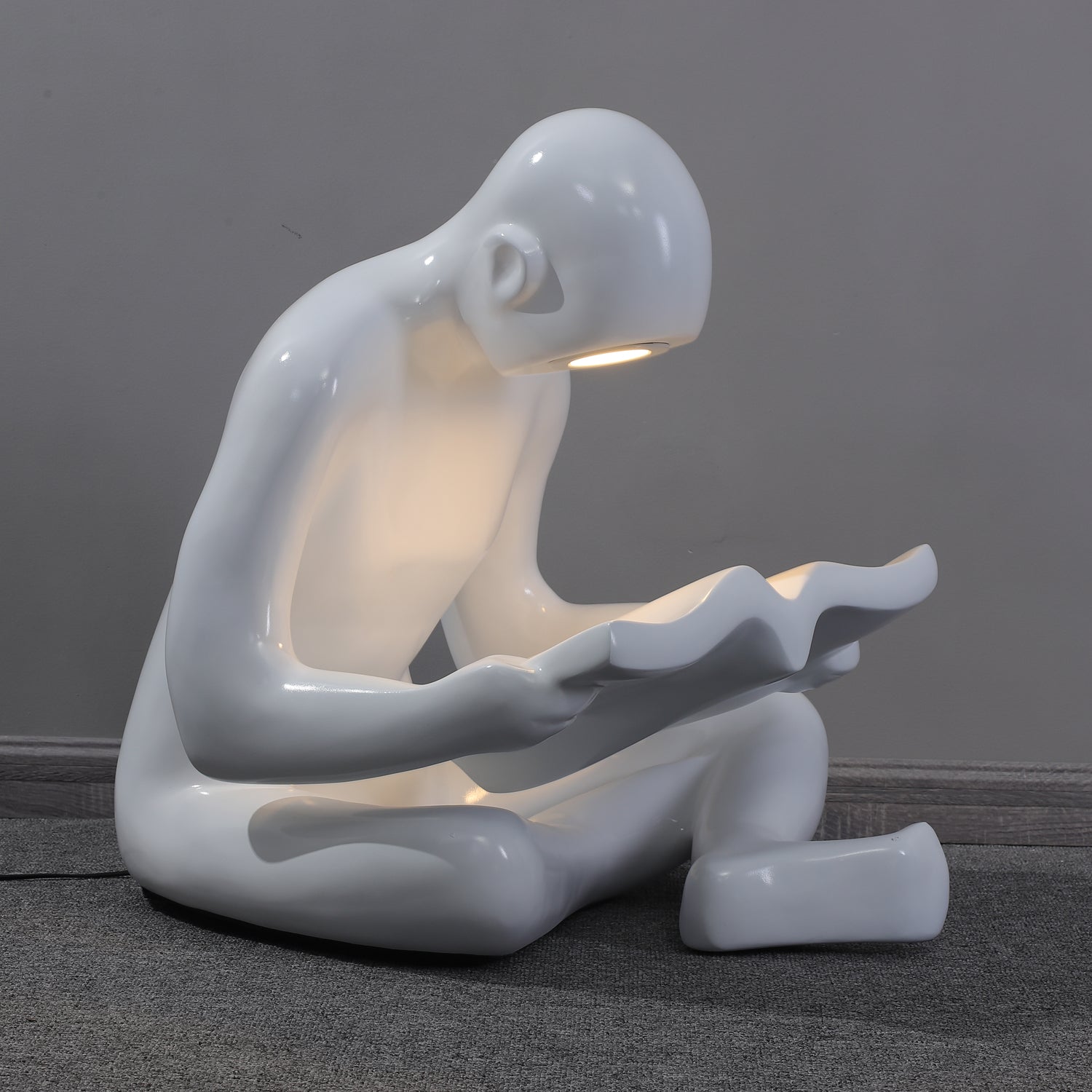 Terielia Reader Sculpture Table Lamp