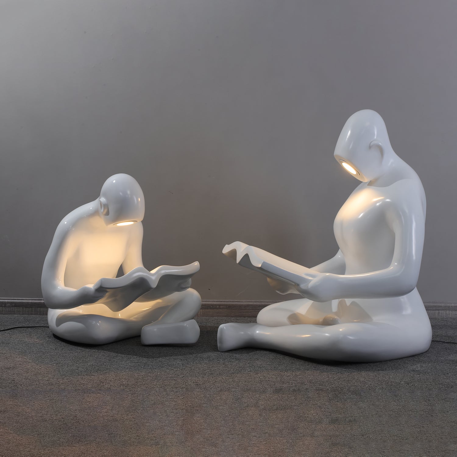Terielia Reader Sculpture Table Lamp