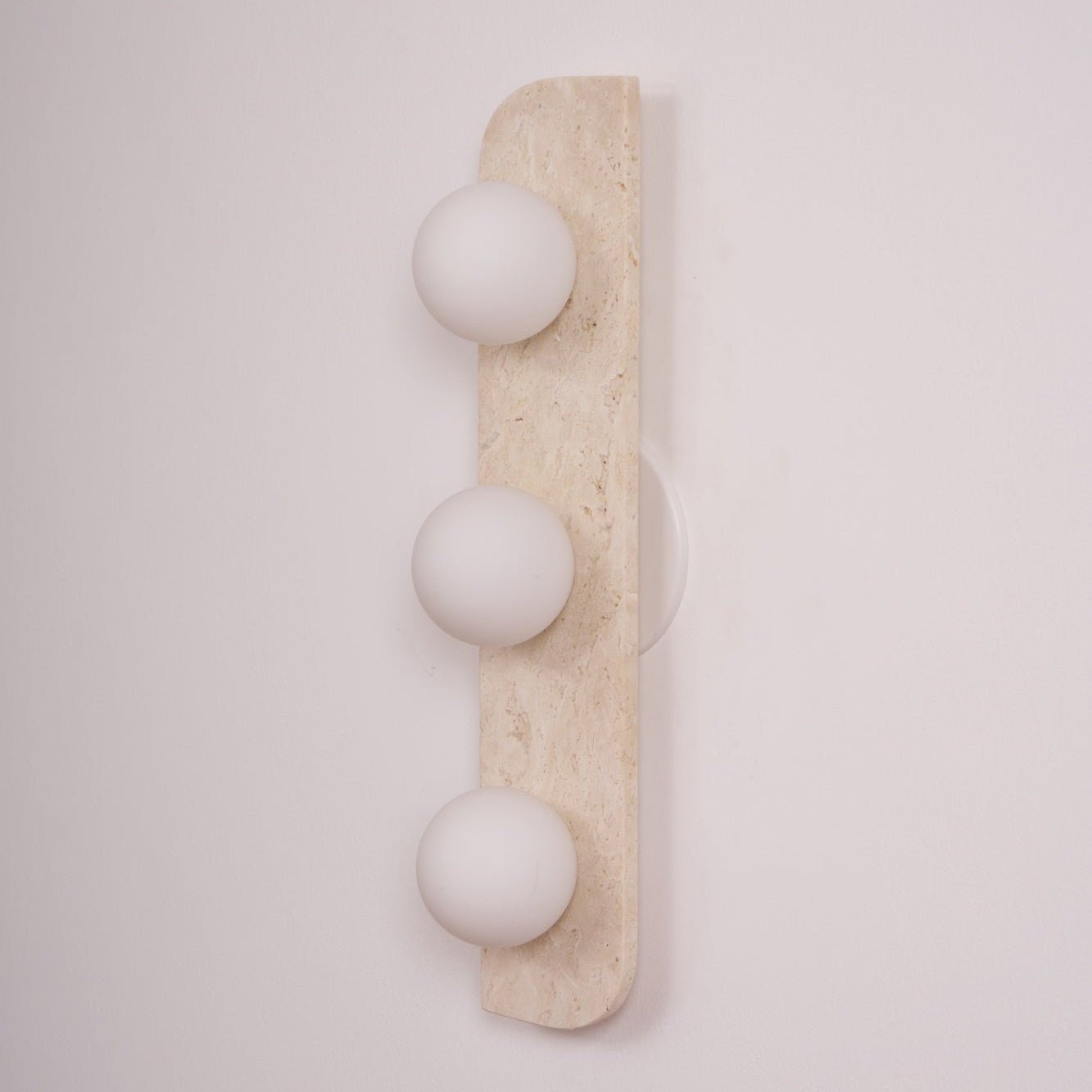 Serearia Minimalist Travertine Plug-In Wall Light