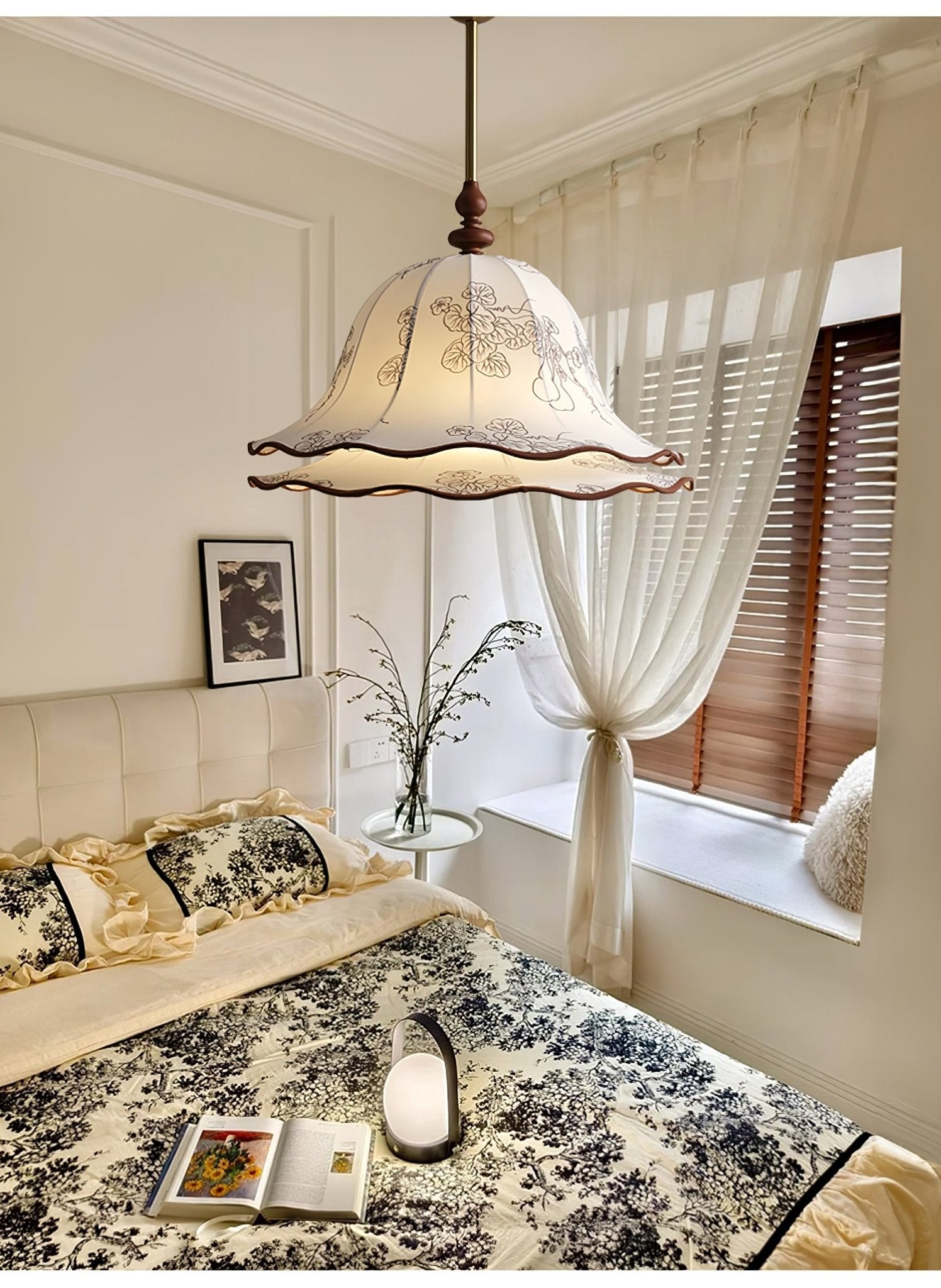 Ilsilis Traditional Elegance Floral Fabric Wood Pendant Lamp