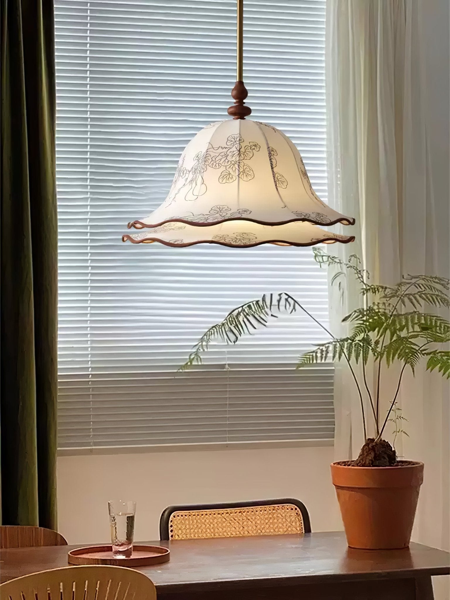 Ilsilis Traditional Elegance Floral Fabric Wood Pendant Lamp