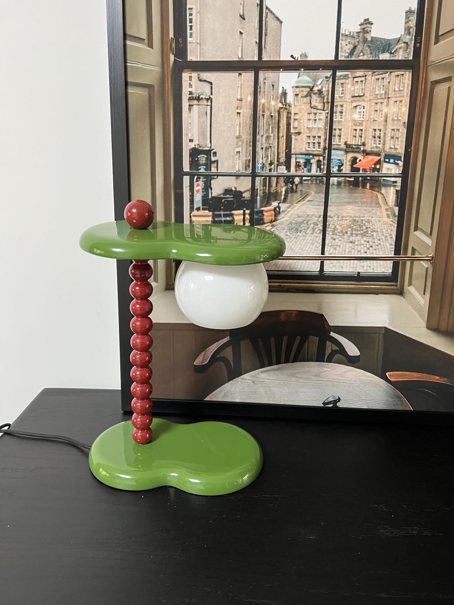Viloce Resin Traditional Table Lamp