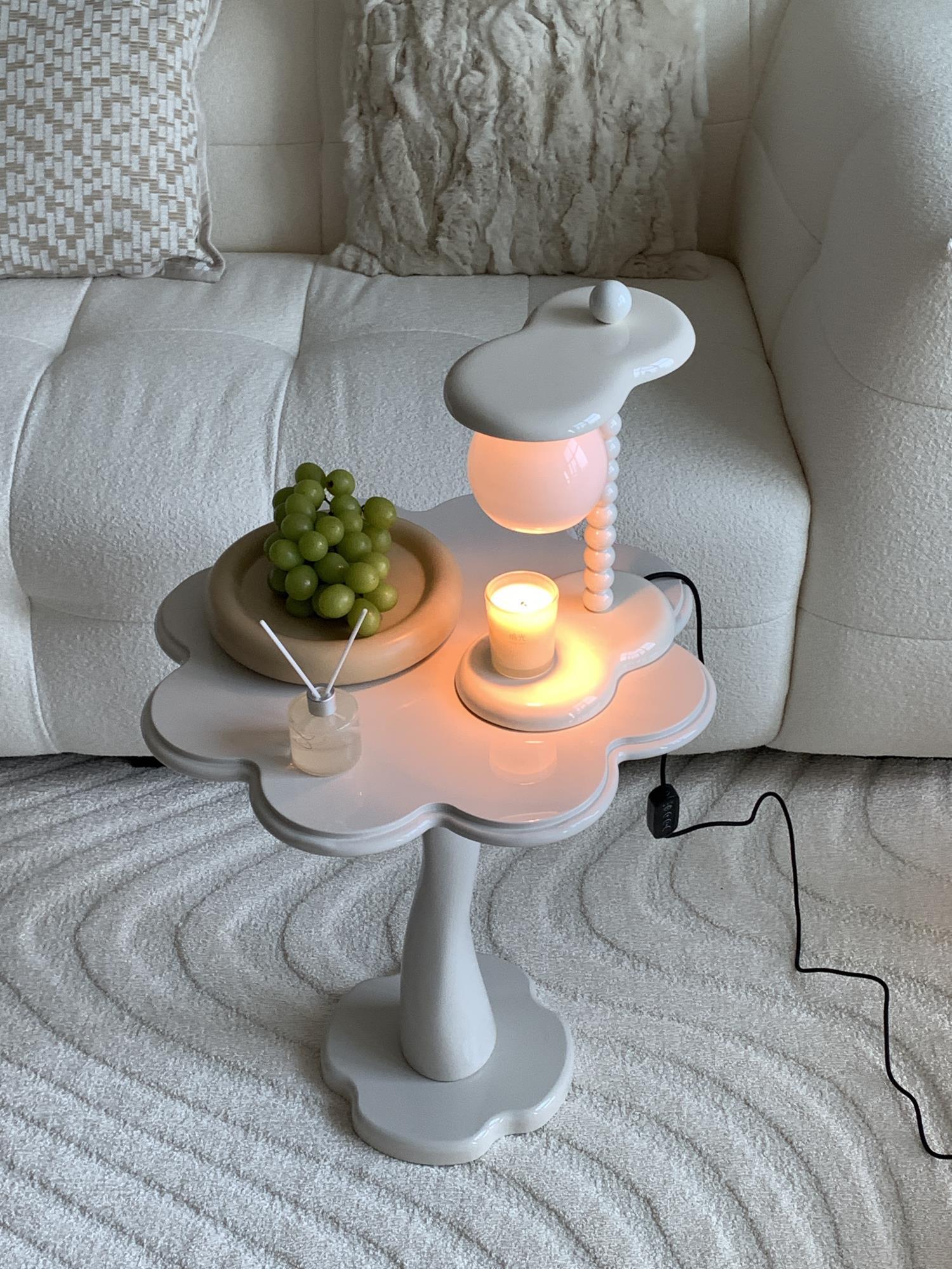 Viloce Resin Traditional Table Lamp