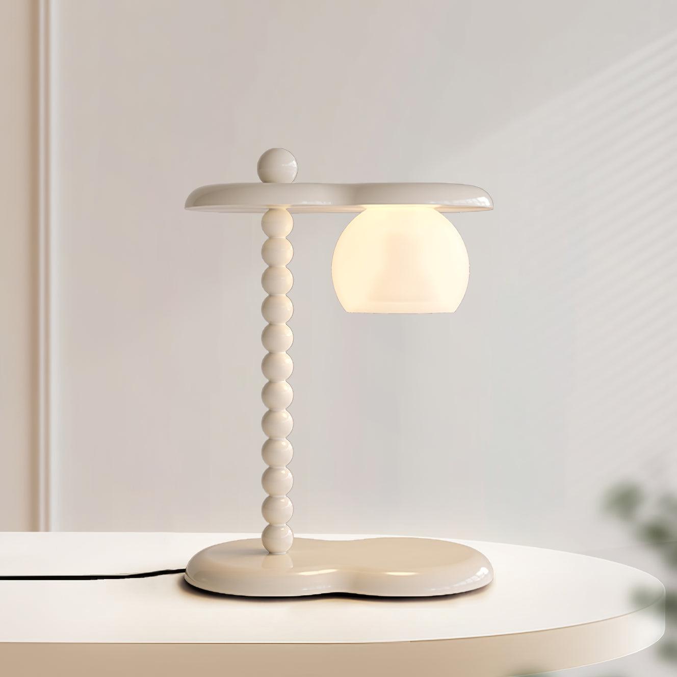 Viloce Resin Traditional Table Lamp