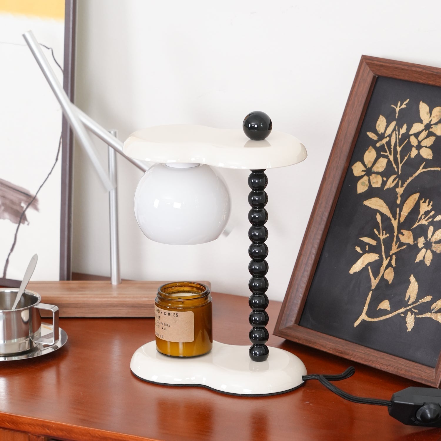 Viloce Resin Traditional Table Lamp