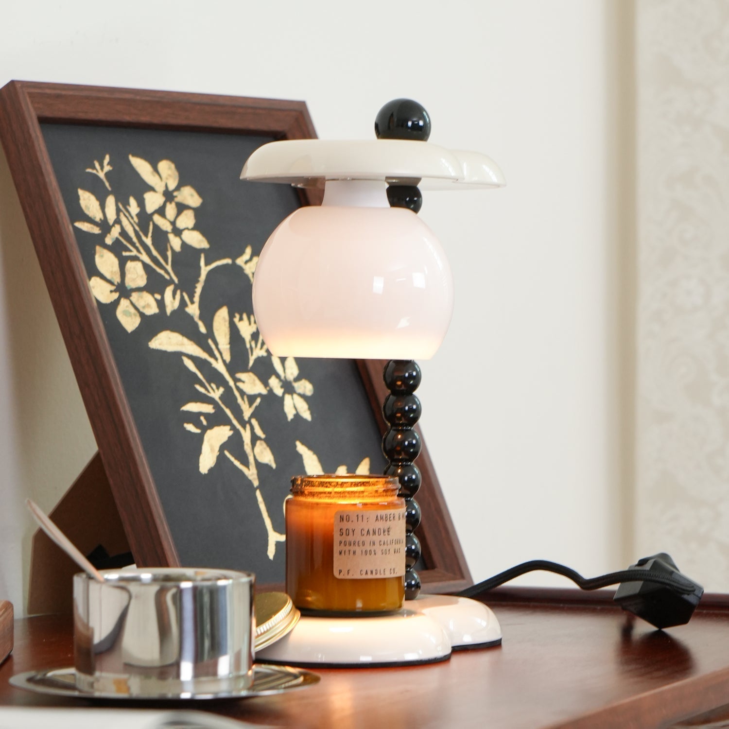Viloce Resin Traditional Table Lamp