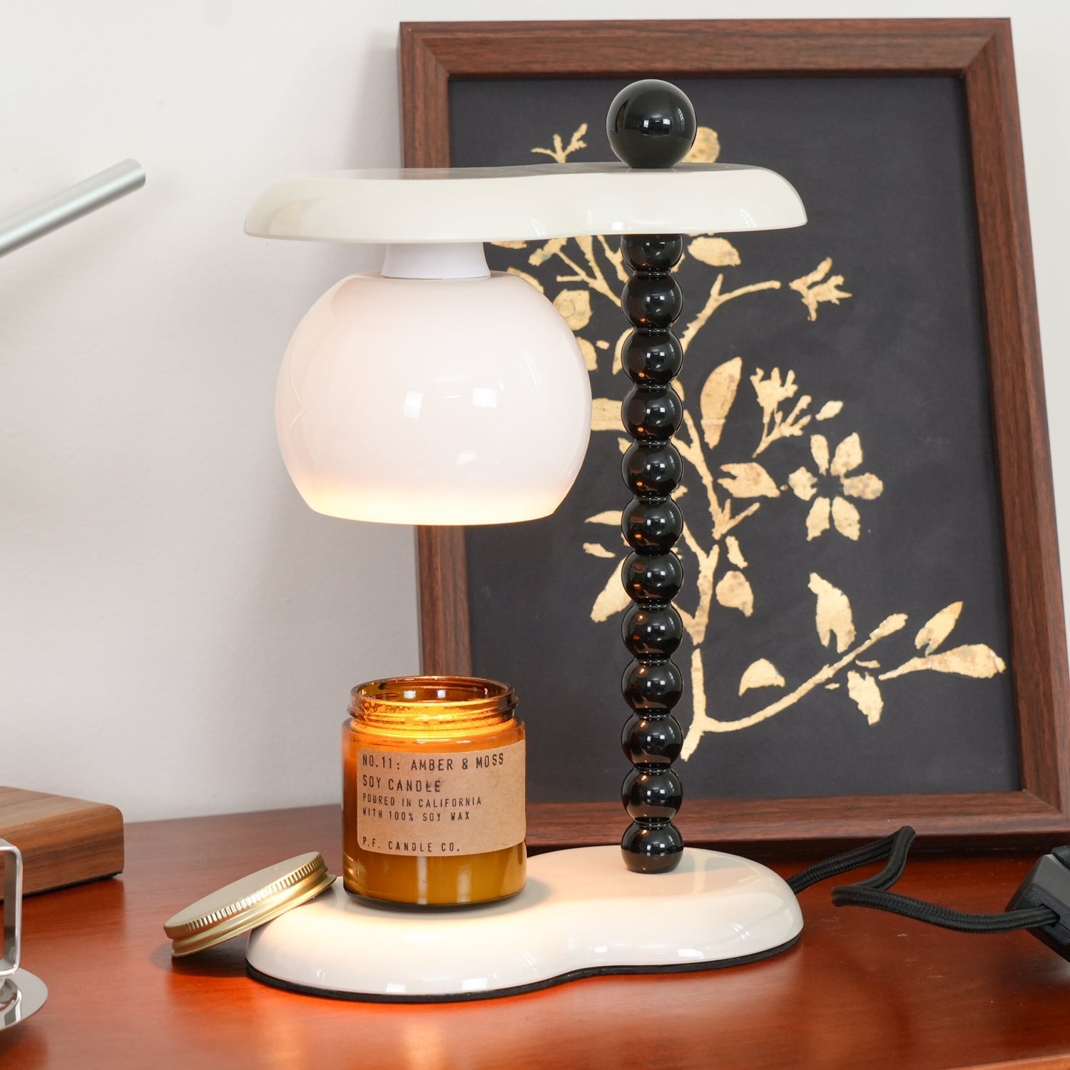 Viloce Resin Traditional Table Lamp