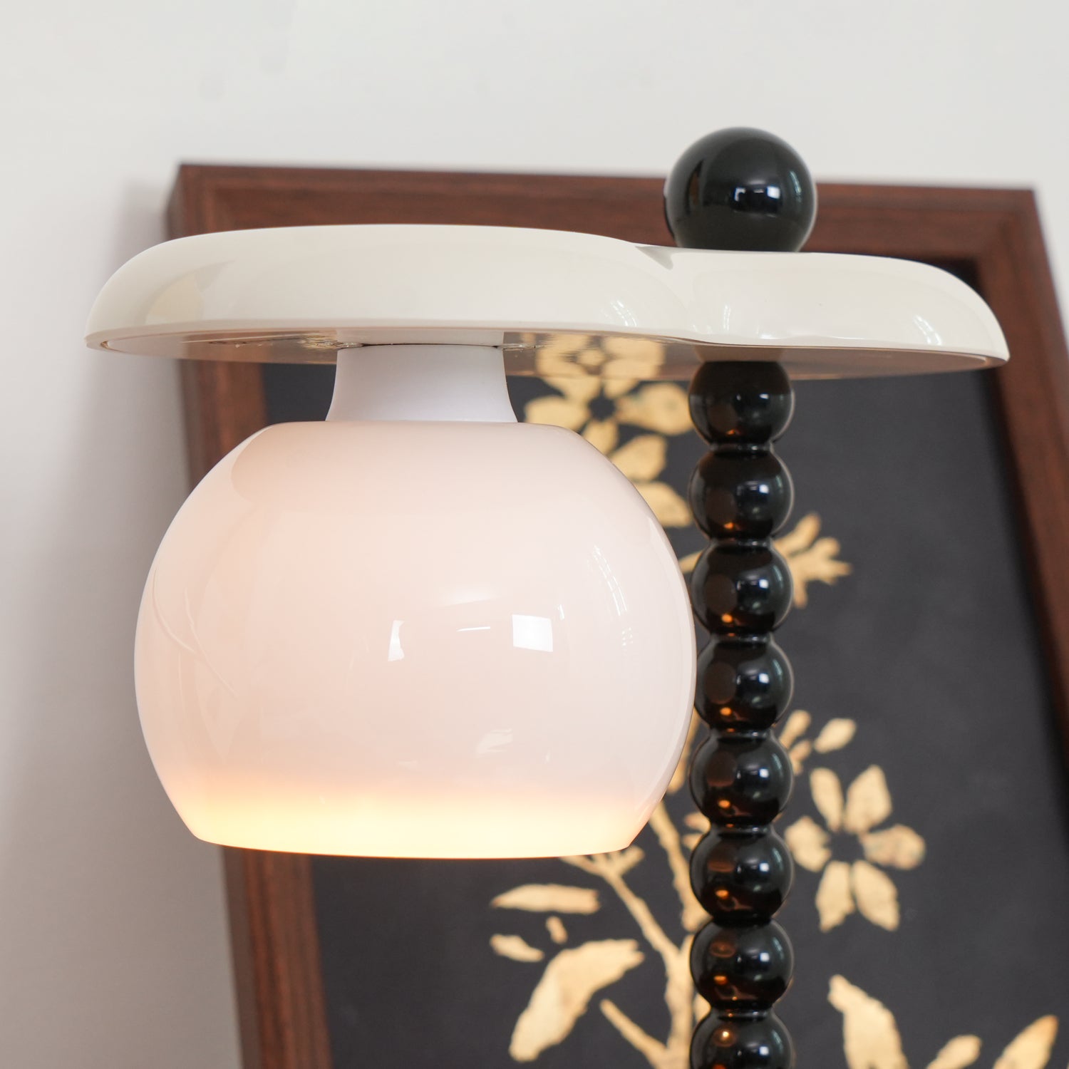Viloce Resin Traditional Table Lamp