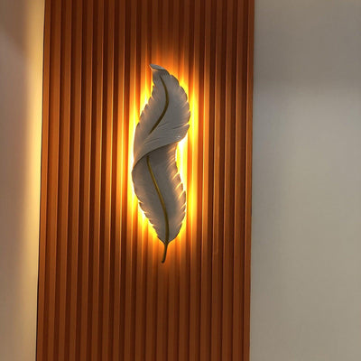 Arvess Individual Creativity Feather Resin Wall Lamp