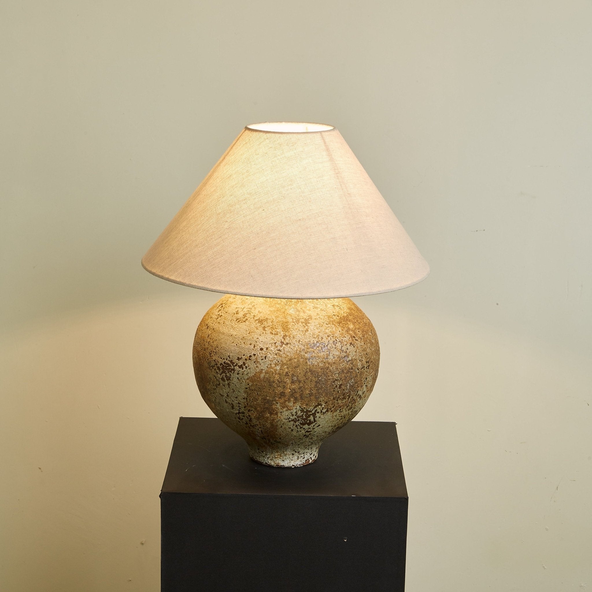 Lirys Modern Ceramics Table Lamp