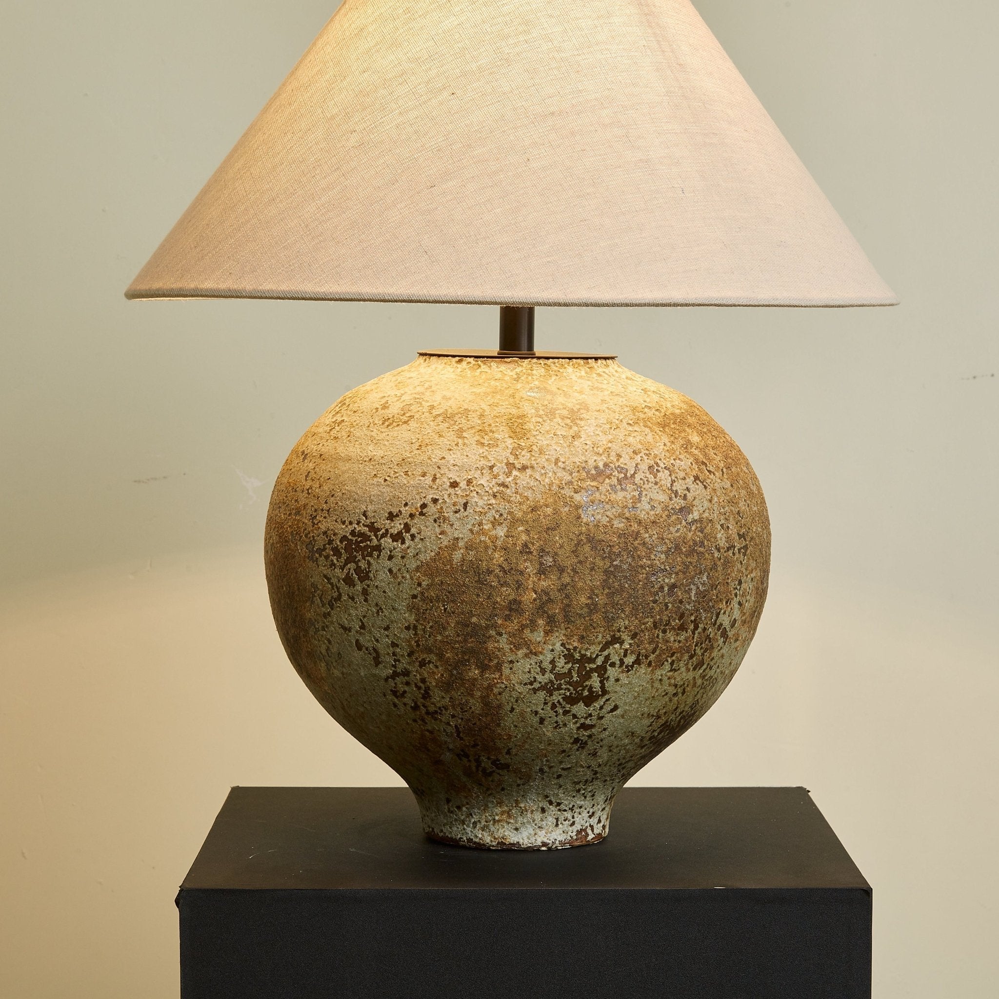 Lirys Modern Ceramics Table Lamp