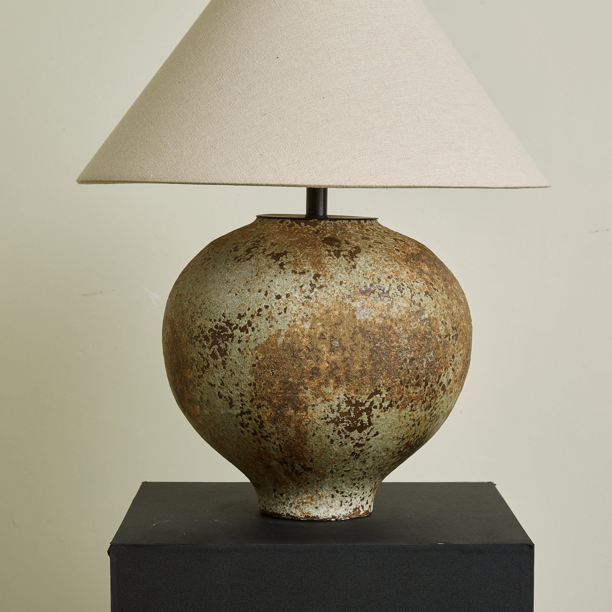 Lirys Modern Ceramics Table Lamp