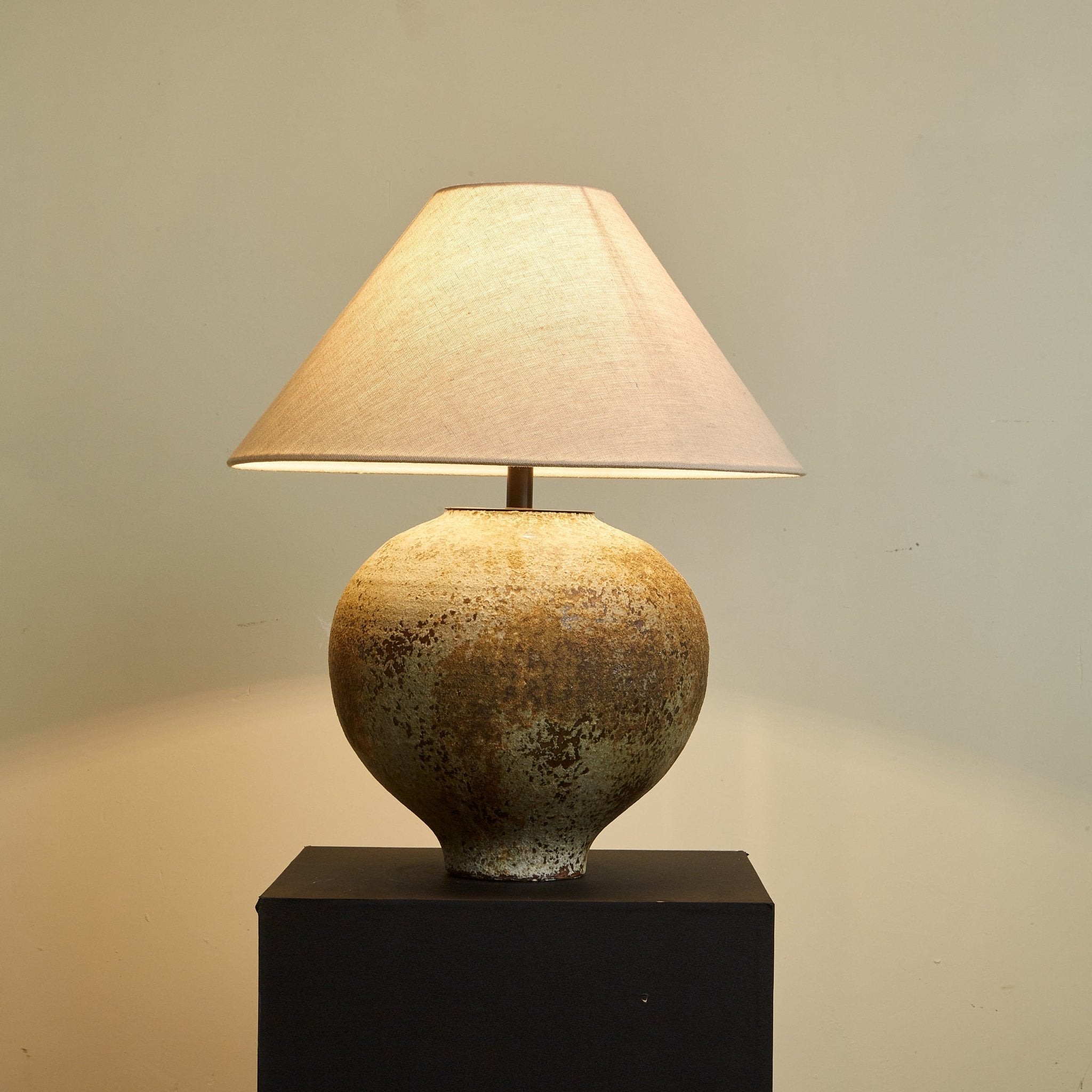 Lirys Modern Ceramics Table Lamp