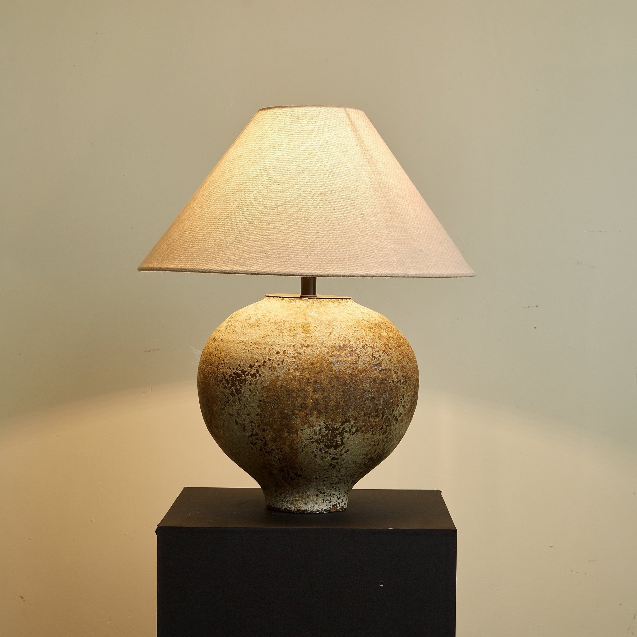 Lirys Modern Ceramics Table Lamp