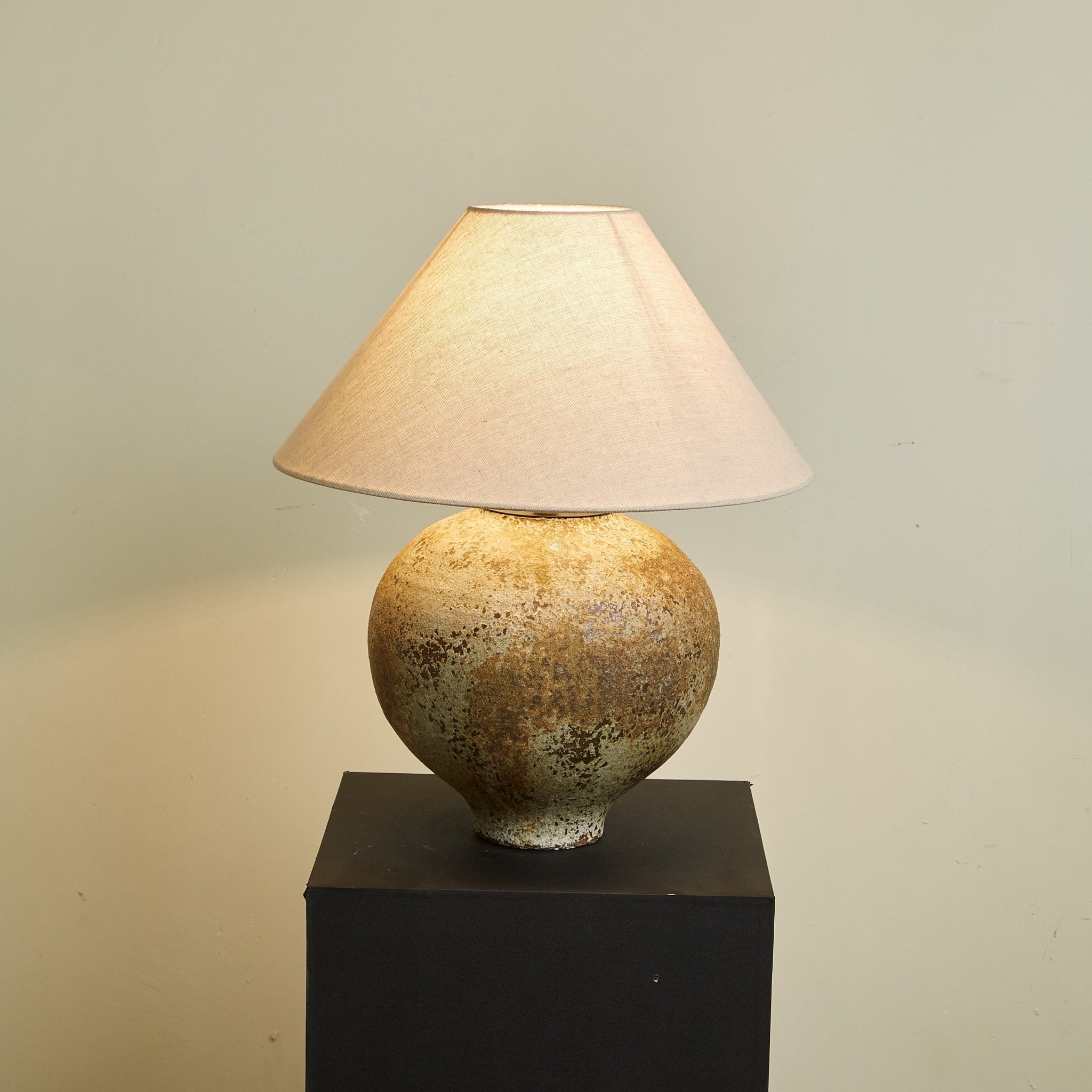 Lirys Modern Ceramics Table Lamp