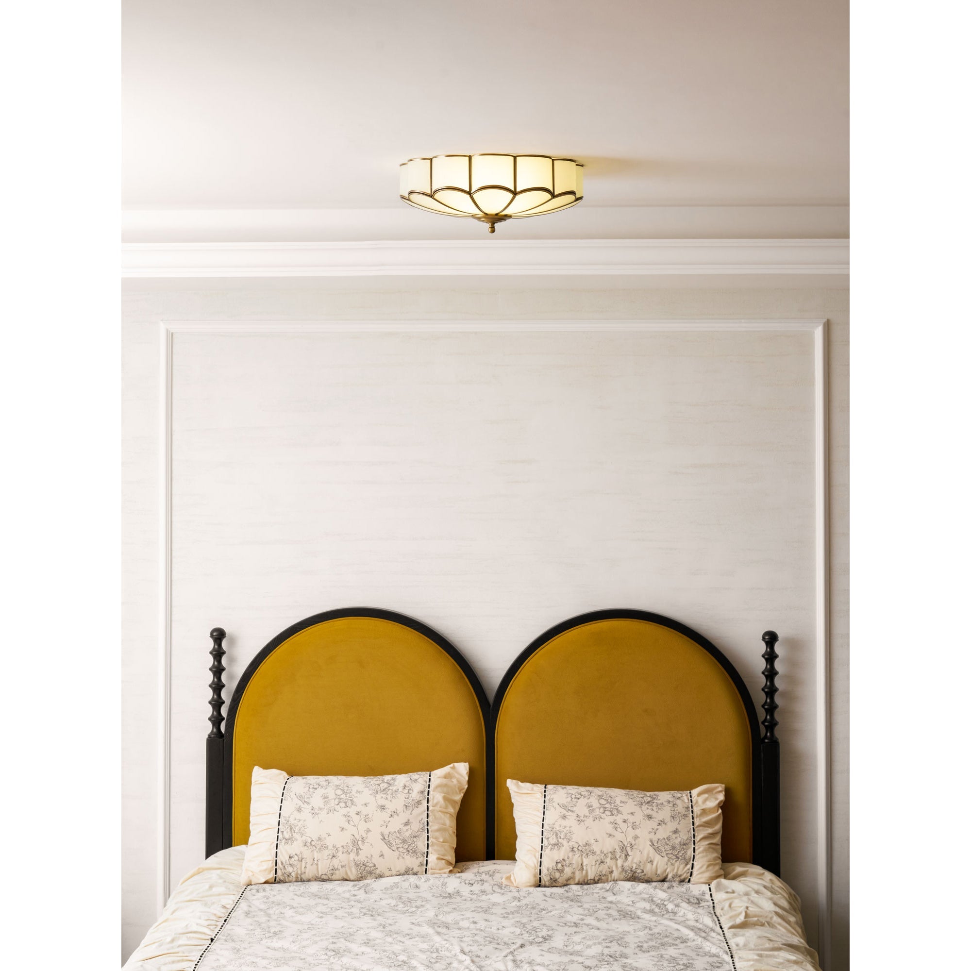 Fioraley Flower Shape Glass Flush Mount Ceiling Light
