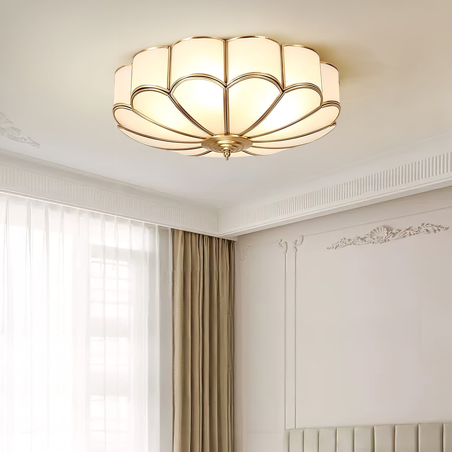 Lustra Ceiling Light Flower Shape Glass Brass - Neutral Decor