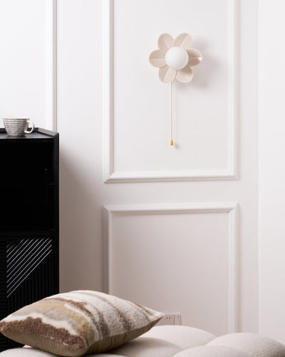 Acroma Nordic Art Flowers Resin Wall Lamp