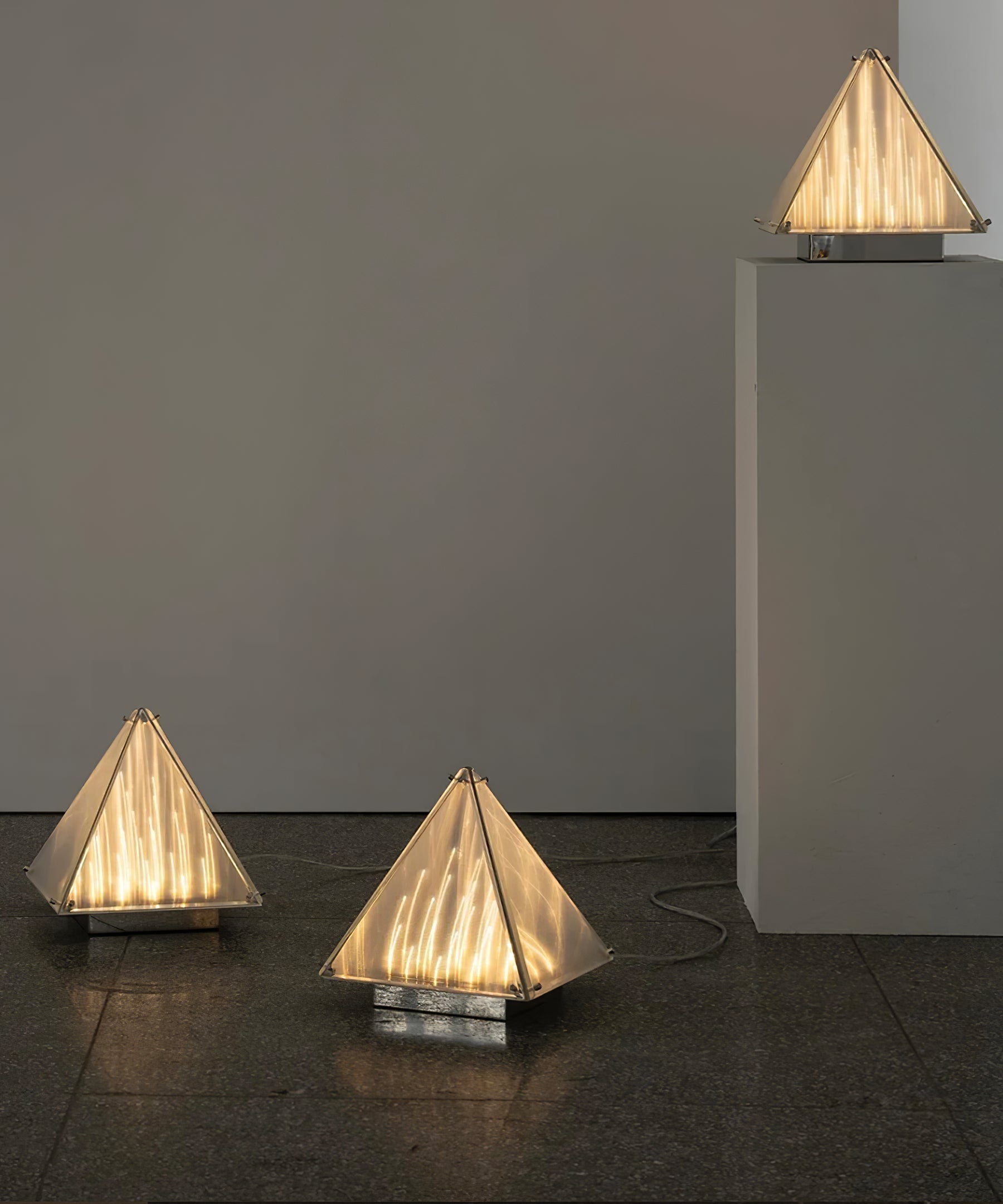 Lumoielle Table Lamp