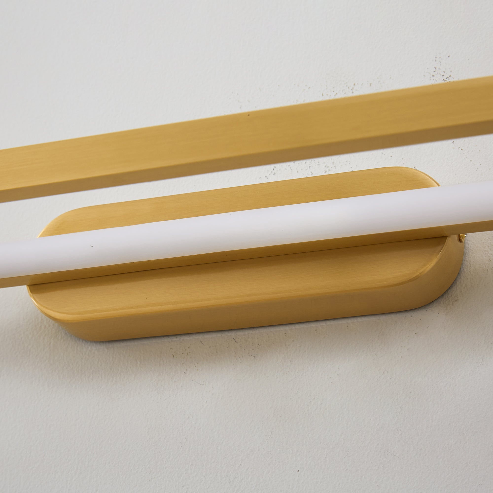 Auryn Wall Lamp