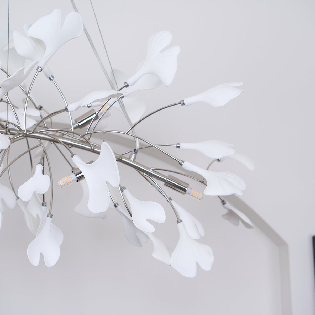 Oriiselle Chandelier Ceramic Gingko Petal Gold
