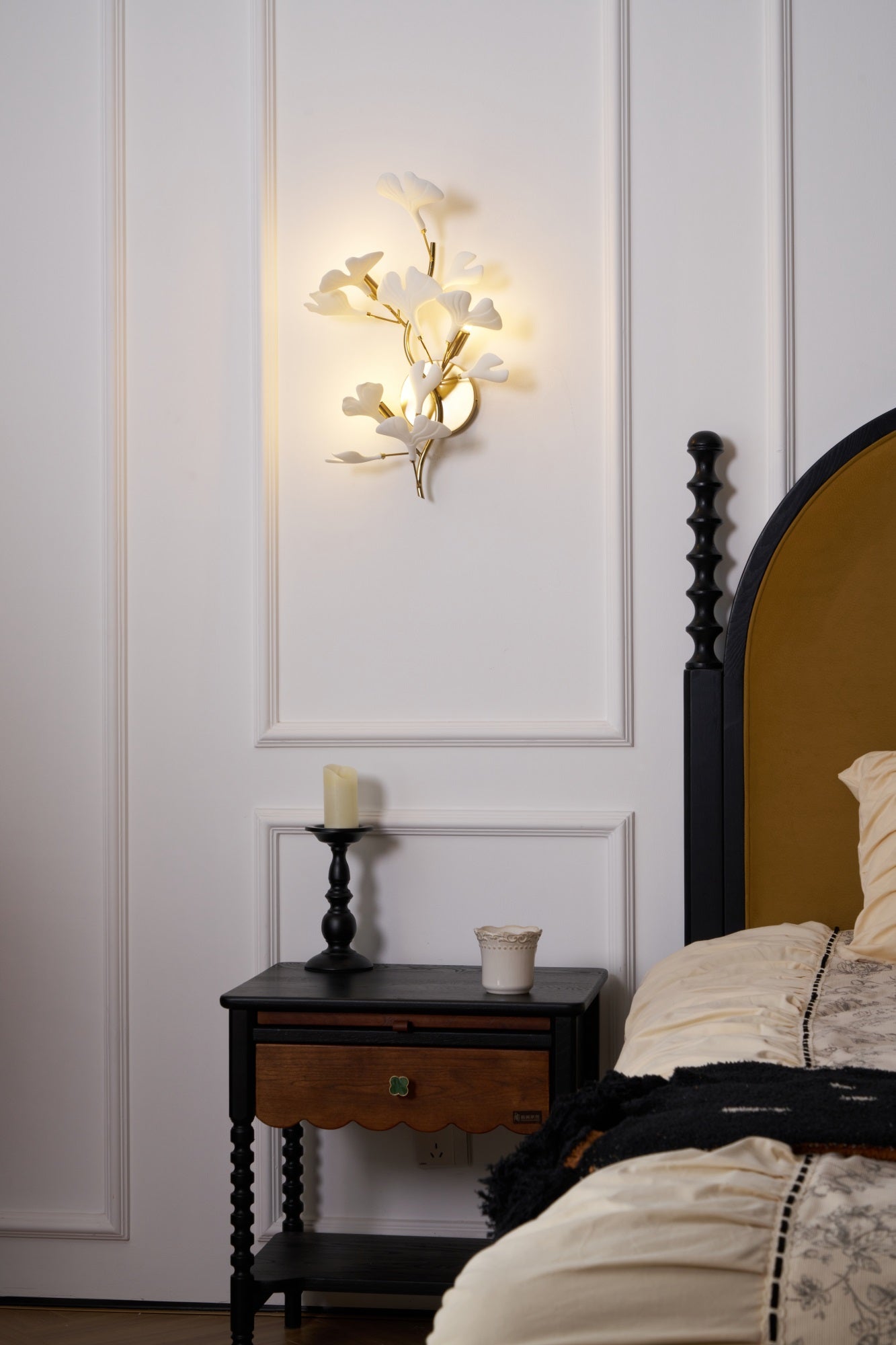 Oakes Postmodern Luxury Gingko Ceramics Wall Lamp