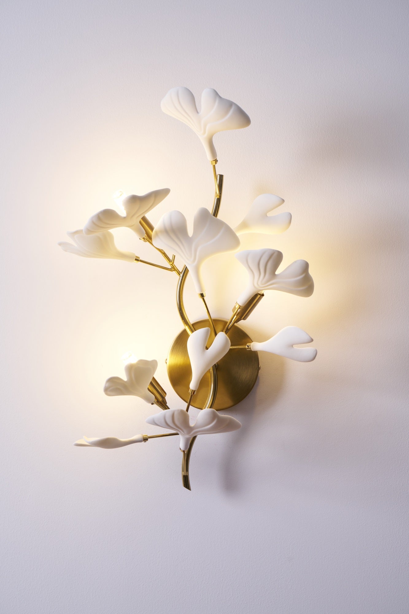 Oakes Postmodern Luxury Gingko Ceramics Wall Lamp
