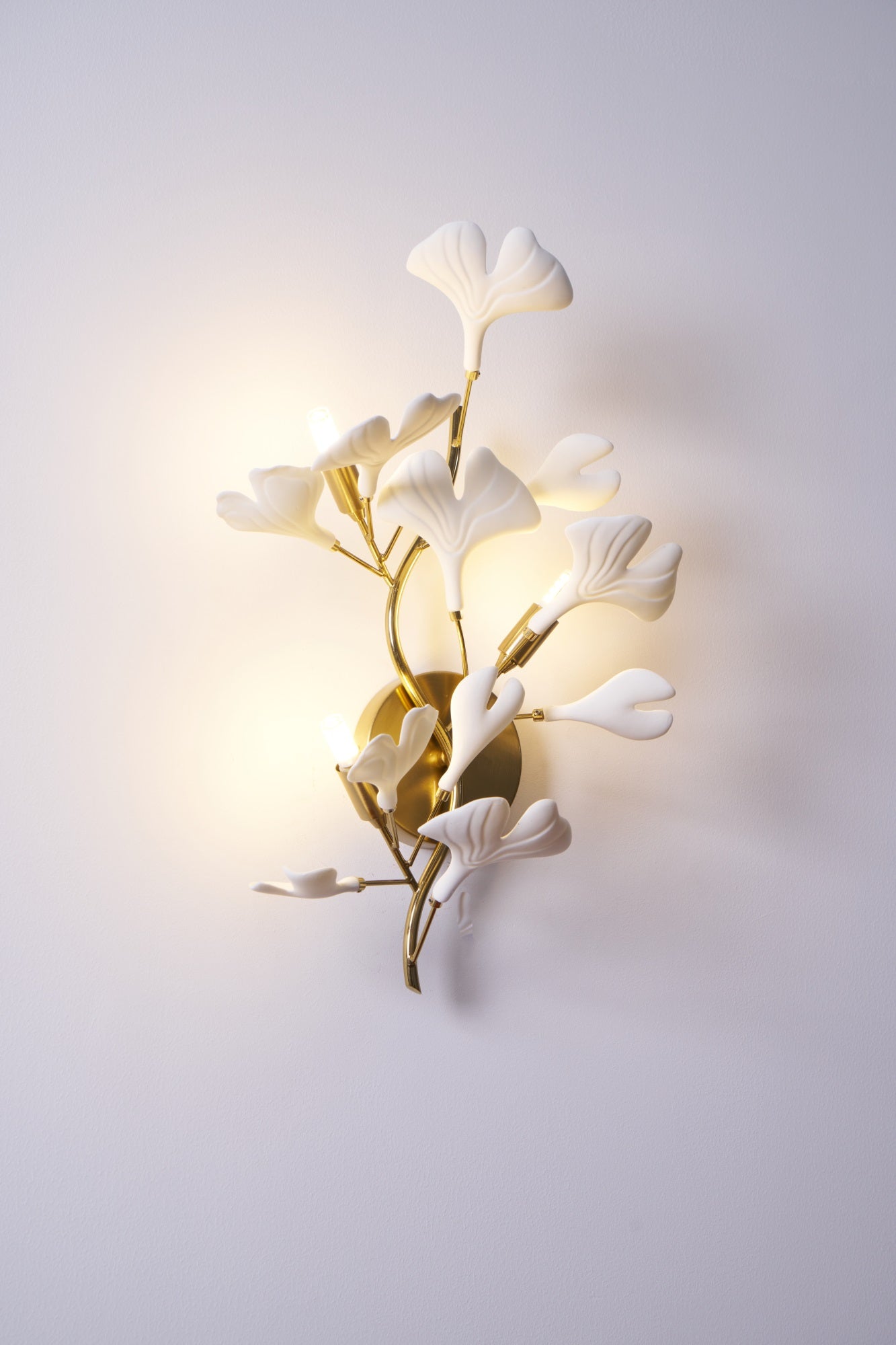Oakes Postmodern Luxury Gingko Ceramics Wall Lamp