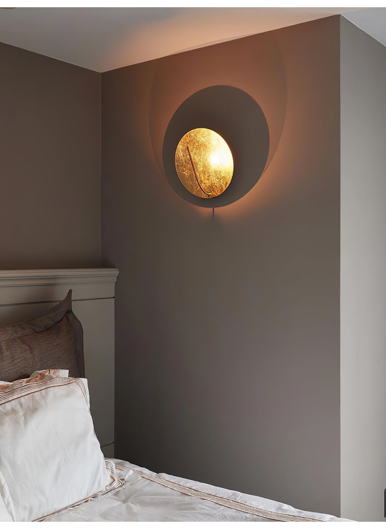 Noctarion Golden Aura Wall Light