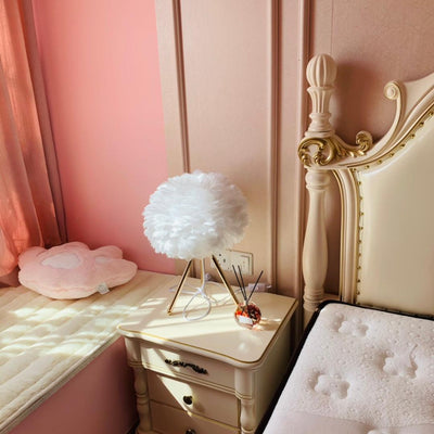 Nilo Feather Feminine Table Lamp - Neutral Decor