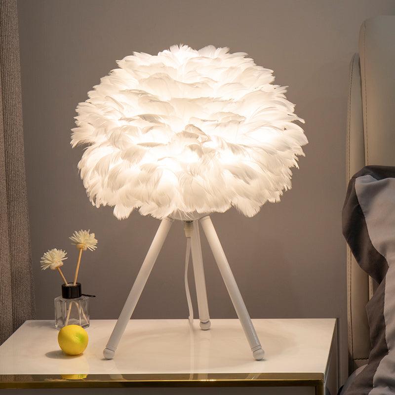 Nilo Feather Feminine Table Lamp - Neutral Decor