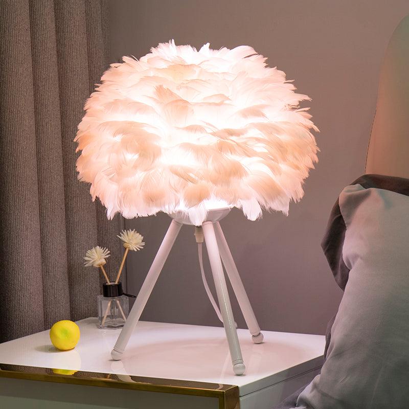 Nilo Feather Feminine Table Lamp - Neutral Decor